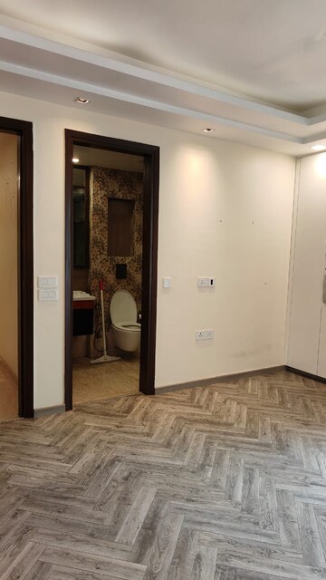 Room in 3 BHK Builder Floor at Sarvapriya Vihar – for Rent