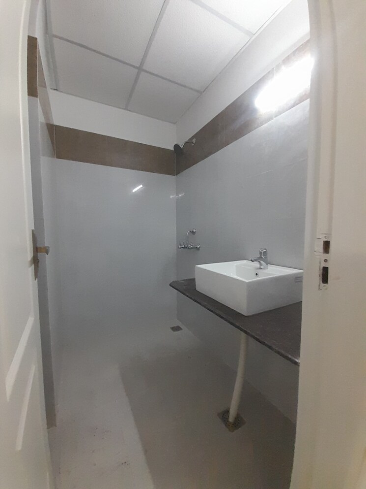 Bathroom, sushma-valencia 3 Bedroom 1800 Sq.Ft. Apartment In International Airport Road Zirakpur 8942815