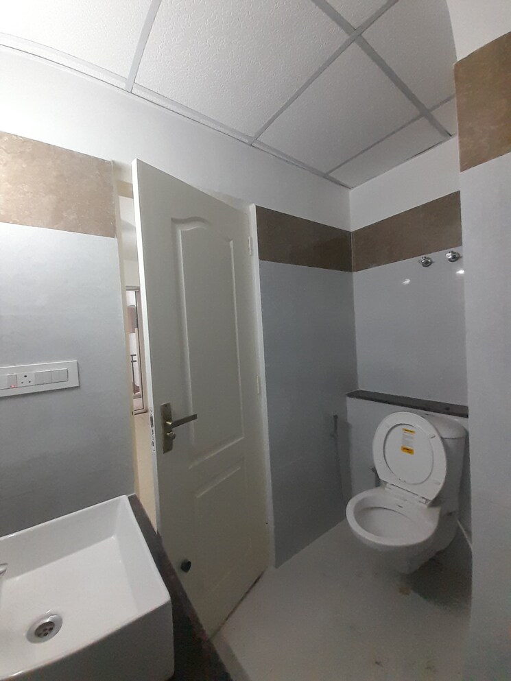 Bathroom, sushma-valencia 3 Bedroom 1800 Sq.Ft. Apartment In International Airport Road Zirakpur 8942815