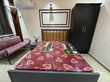 Furnished Amenities in 2.5 BHK Builder Floor at Gupta Awas, Sector 43 – for Rent