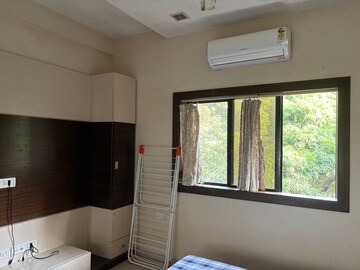 Furnished Amenities in 2 BHK Apartment at Nepean Sea Road – for Rent