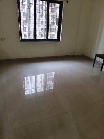 Room in 2.5 BHK Apartment at Dosti Vihar, Samata Nagar – for Rent