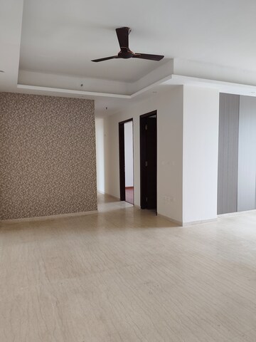 3 BHK Apartment For Rent in Mahagun Mezzaria, Sector 78