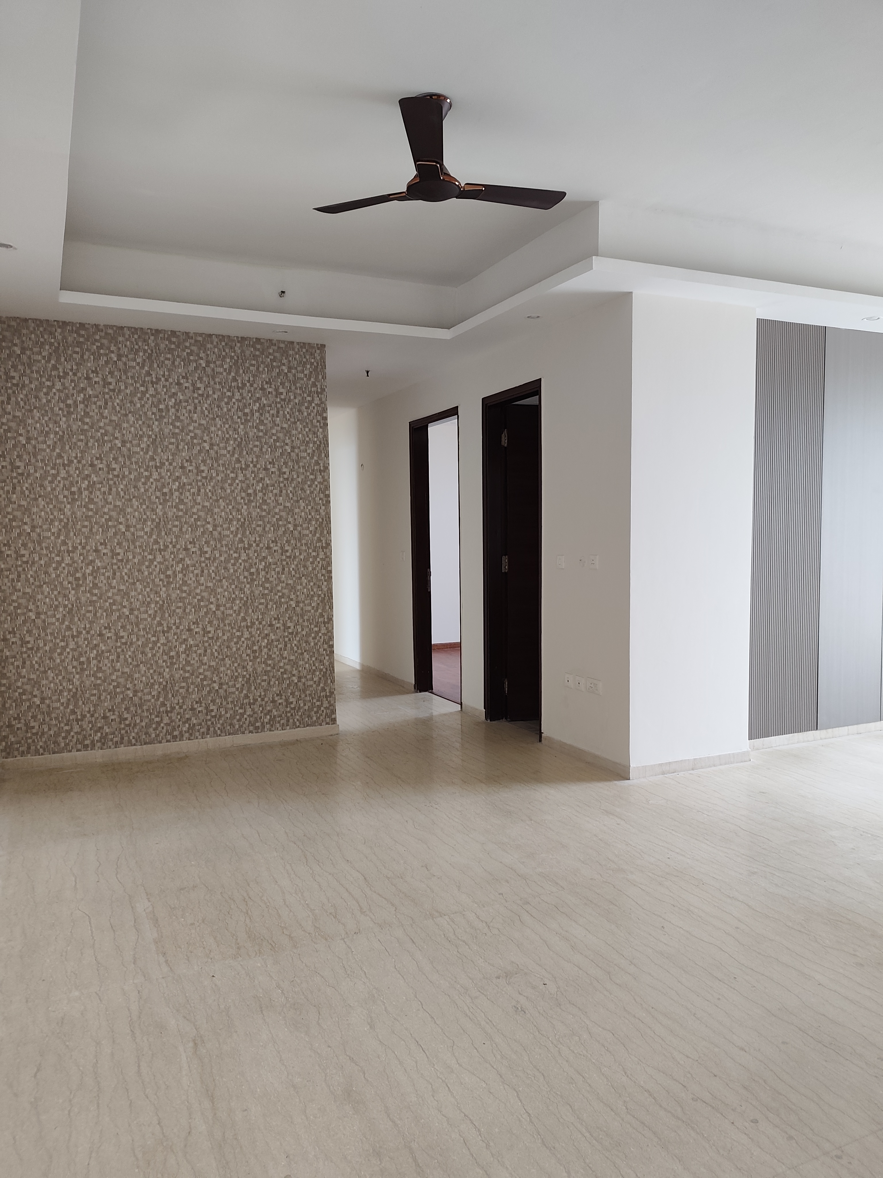 3 BHK + Pooja Room,Servant Room Apartment For Rent in Mahagun Mezzaria