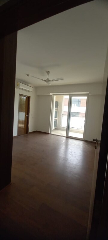 Room in 2 BHK Builder Floor at DLF City Gurgaon, Sector 27 – for Rent