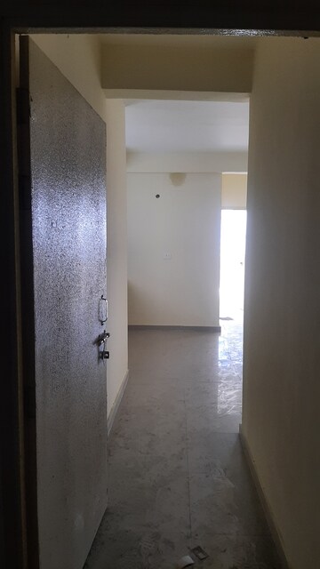 Room in 2 BHK Apartment at Pyramid Elite, Sector 86 – for Rent