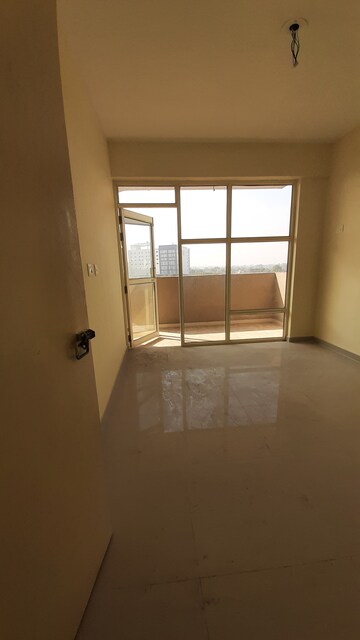 Room in 2 BHK Apartment at Pyramid Elite, Sector 86 – for Rent