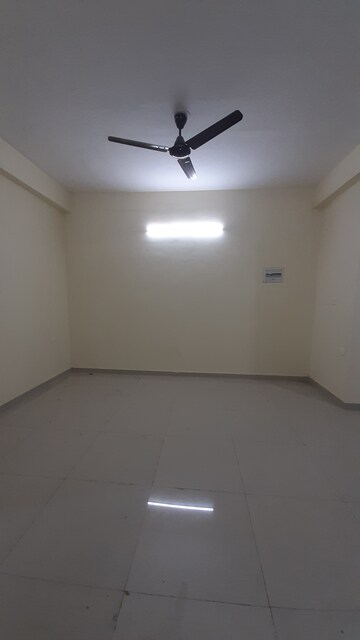 Room in 2 BHK Apartment at Pyramid Elite, Sector 86 – for Rent
