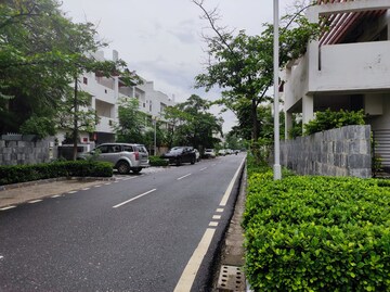  Pg – Nearby View at Vatika - for Rent