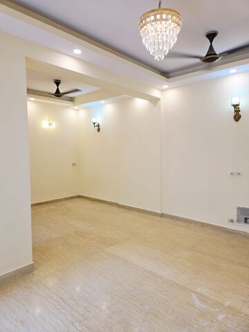 Room in 3 BHK Apartment at Ajnara Grand Heritage, Sector 74 – for Rent