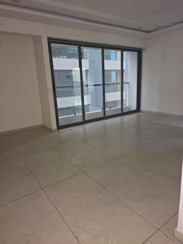 Room in 3 BHK Apartment at Sama Savli Road – for Rent