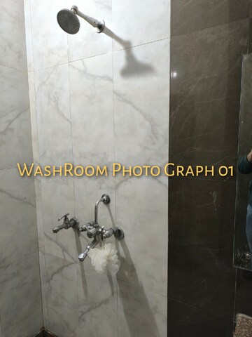 Bathroom in 2.5 BHK Builder Floor at AKD Tower, Sector 14 – for Rent
