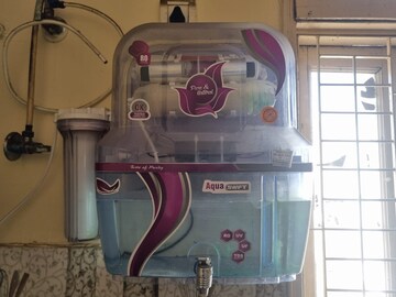 Bathroom in 2.5 BHK Builder Floor at Mayur Vihar – for Rent