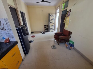 Living Room in 2.5 BHK Builder Floor at Mayur Vihar – for Rent