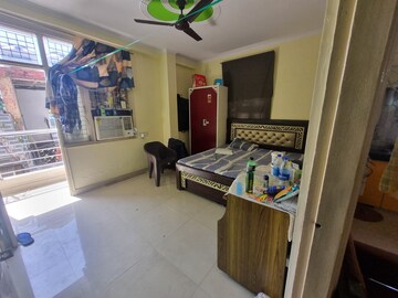 Bedroom in 2.5 BHK Builder Floor at Mayur Vihar – for Rent