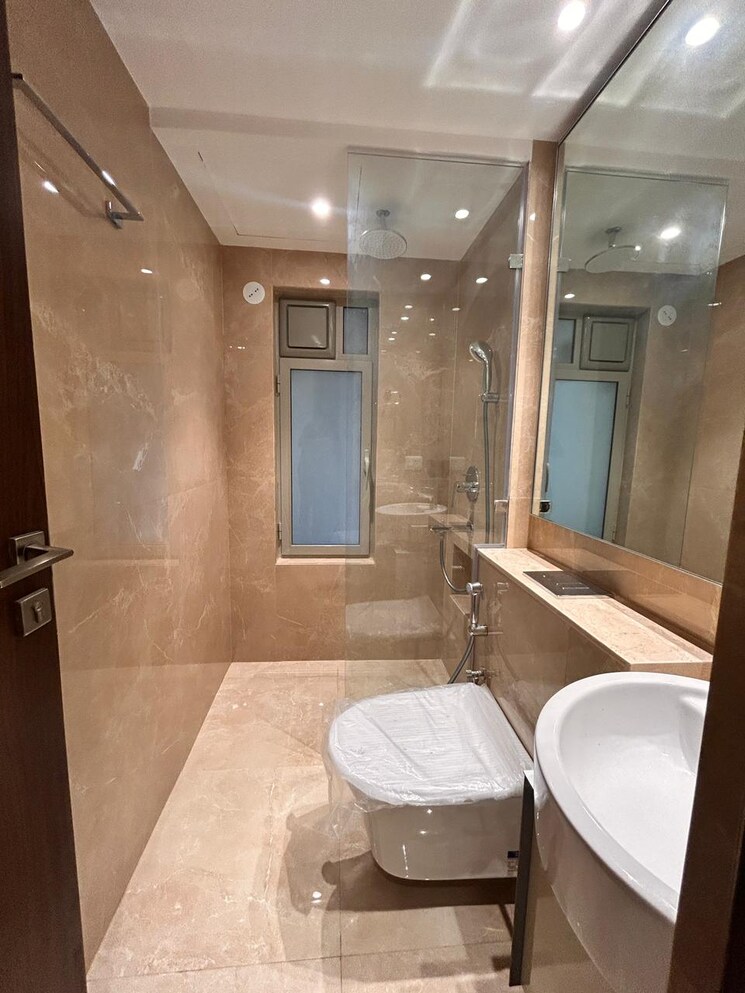 Bathroom, hiranandani-highland 3 Bedroom 1000 Sq.Ft. Apartment In Powai Mumbai 8943059