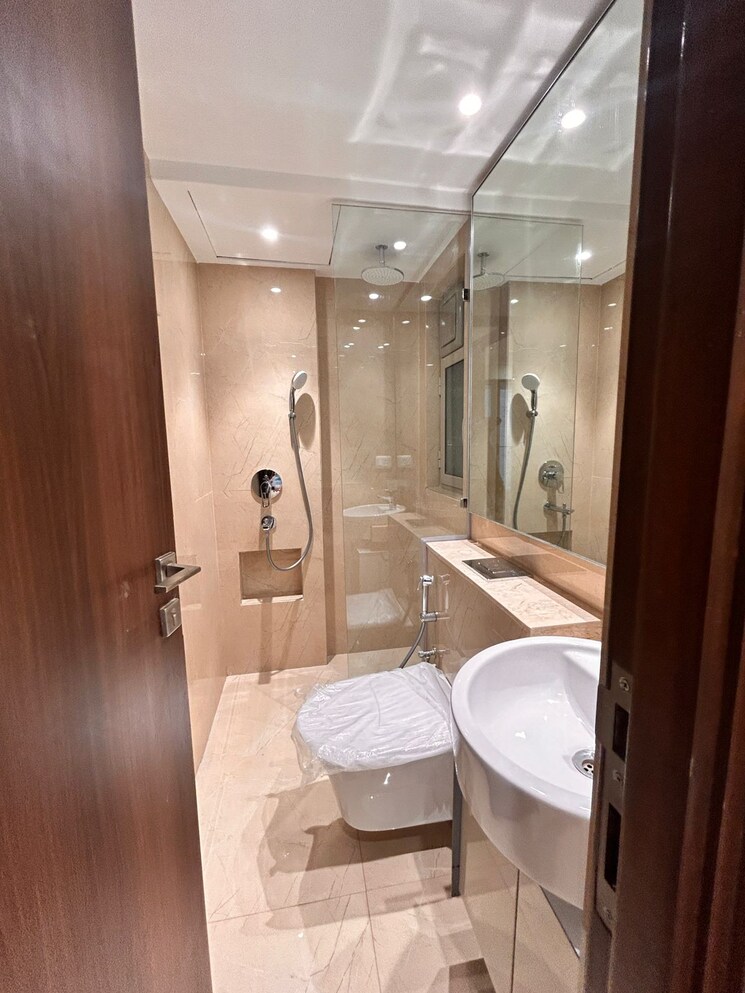 Bathroom, hiranandani-highland 3 Bedroom 1000 Sq.Ft. Apartment In Powai Mumbai 8943059