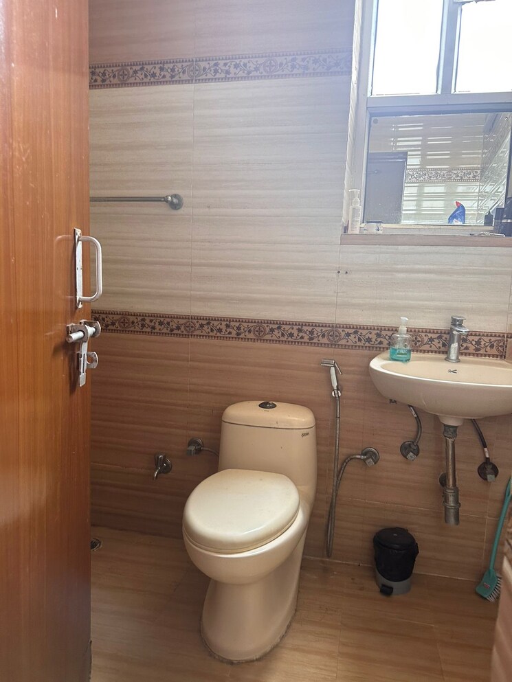 Bathroom, rail-vihar-apartment 2 Bedroom 800 Sq.Ft. Apartment In Sector 15 Gurgaon 8943067