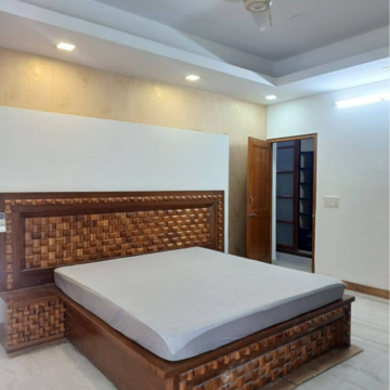 Bedroom in 3 BHK Builder Floor at Ansal Plaza Sector-23, Carterpuri Village – for Rent