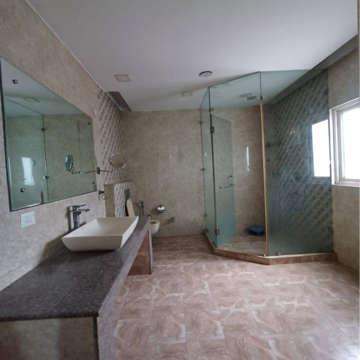 Bathroom in 3 BHK Builder Floor at Ansal Plaza Sector-23, Carterpuri Village – for Rent