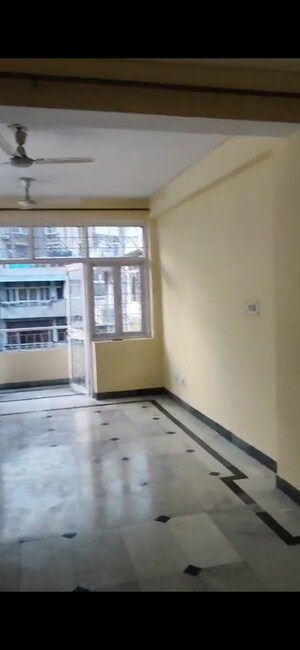Room in 2 BHK Apartment at Varun Apartment Noida, Sector 62 – for Sale