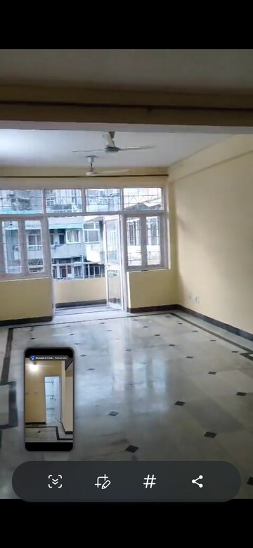 2 BHK Apartment For Sale in Varun Apartment Noida, Sector 62