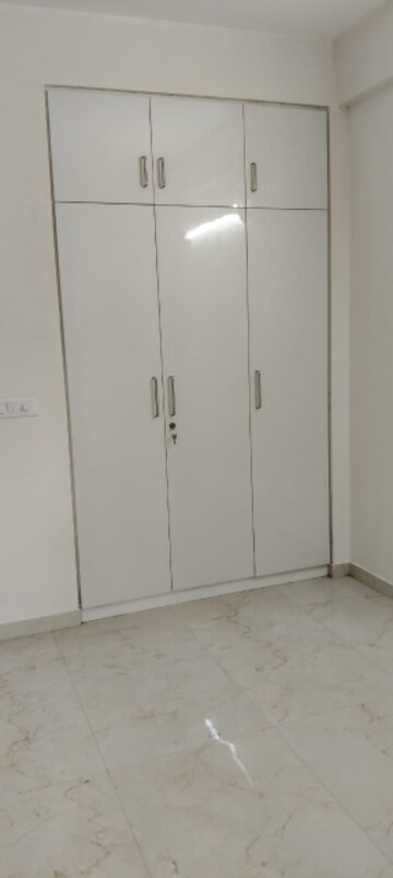 Room in 3.5 BHK Apartment at Bestech Park View Sanskruti, Sector 92 – for Rent