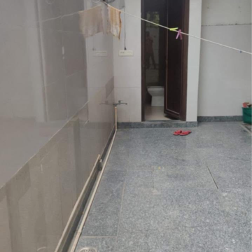 Building Lobby in 1.5 BHK Builder Floor at Ansal Plaza Sector-23, Carterpuri Village – for Rent