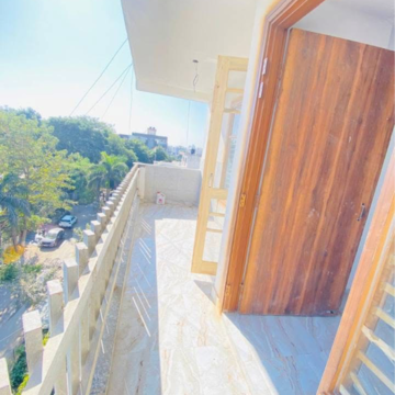 Balcony in 2 BHK Builder Floor at Ansal Plaza Sector-23, Carterpuri Village – for Rent