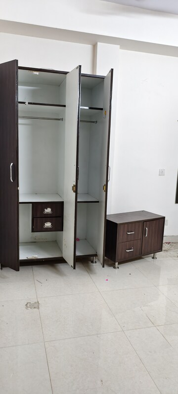 Furnished Amenities in 2 BHK Builder Floor at Lajpat Nagar – for Rent