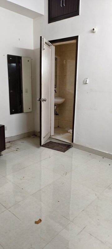 Room in 2 BHK Builder Floor at Lajpat Nagar – for Rent