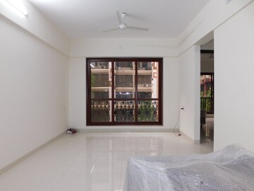 Room in 2 BHK Apartment at Crystal Armus, Chembur – for Rent
