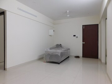 Room in 2 BHK Apartment at Crystal Armus, Chembur – for Rent
