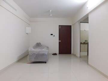 Room in 2 BHK Apartment at Crystal Armus, Chembur – for Rent