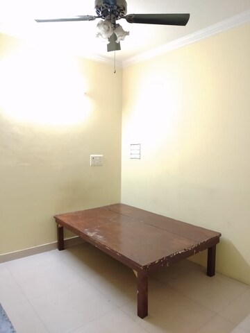 Room in 3.5 BHK Builder Floor at Mayur Vihar – for Rent