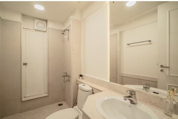 Bathroom in 3 BHK Apartment at Hiranandani Heritage Tower, Powai – for Sale