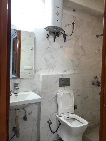 Bathroom in 1 BHK Builder Floor at Milestone 32nd Avenue, Sector 15 – for Rent
