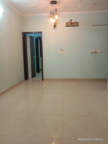 Room in 2 BHK Builder Floor at Milestone 32nd Avenue, Sector 15 – for Rent