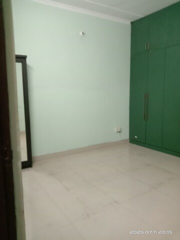 Room in 2 BHK Builder Floor at Milestone 32nd Avenue, Sector 15 – for Rent