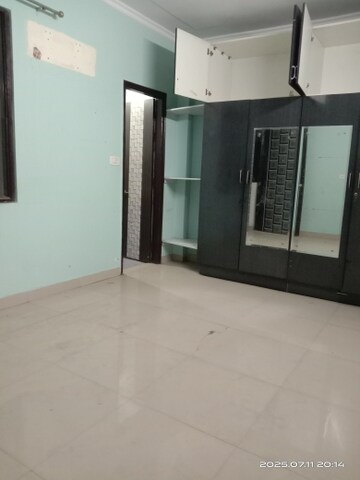 Room in 2 BHK Builder Floor at Milestone 32nd Avenue, Sector 15 – for Rent