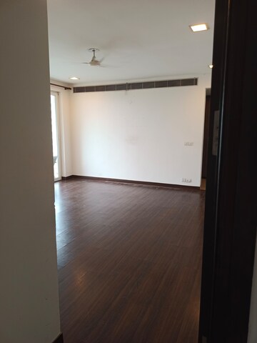 Room in 5 BHK Apartment at Abw La Lagune, Sector 54 – for Rent