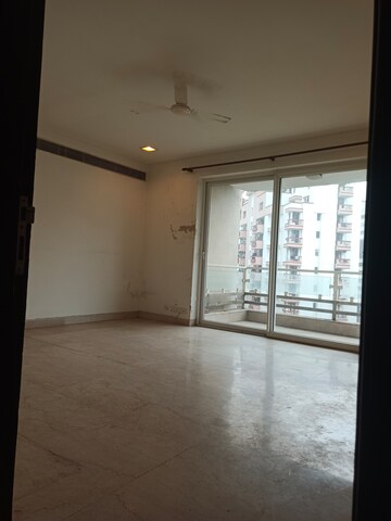 Room in 5 BHK Apartment at Abw La Lagune, Sector 54 – for Rent