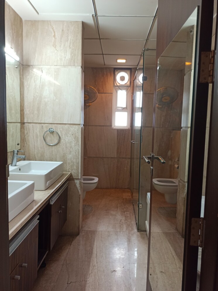Bathroom, abw-la-lagune 5 Bedroom 4180 Sq.Ft. Apartment In Sector 54 Gurgaon 8943430