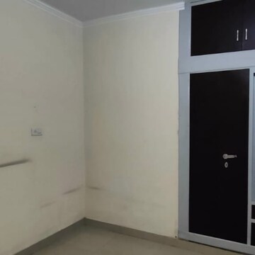 Room in 2 BHK Apartment at Sector 44 – for Rent