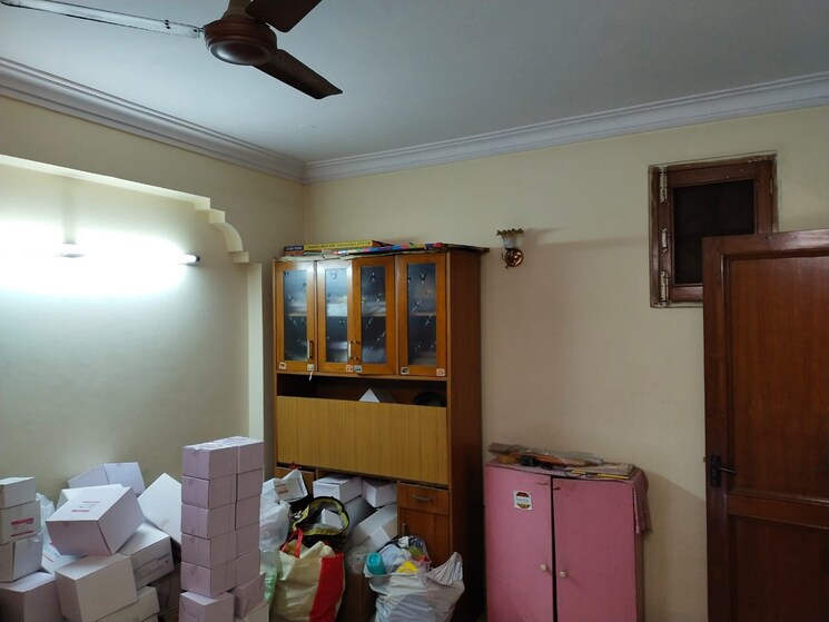 Bedroom, shivalik colony 3 Bedroom 200 Sq.Yd. Builder Floor In Shivalik Colony Delhi 8943533