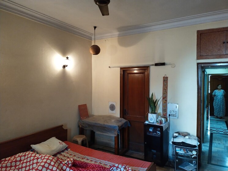 Master Bedroom, shivalik colony 3 Bedroom 200 Sq.Yd. Builder Floor In Shivalik Colony Delhi 8943533