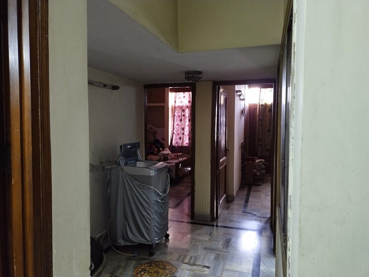 Master Bedroom, shivalik colony 3 Bedroom 200 Sq.Yd. Builder Floor In Shivalik Colony Delhi 8943533