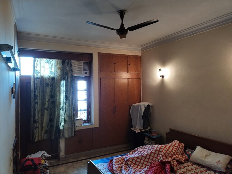 Master Bedroom, shivalik colony 3 Bedroom 200 Sq.Yd. Builder Floor In Shivalik Colony Delhi 8943533