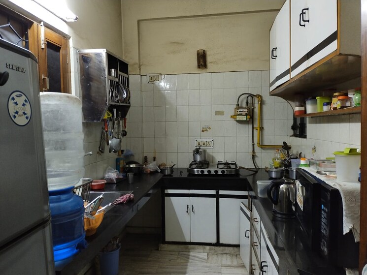 Kitchen, shivalik colony 3 Bedroom 200 Sq.Yd. Builder Floor In Shivalik Colony Delhi 8943533