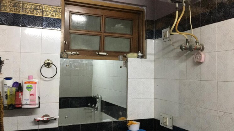 Kitchen, shivalik colony 3 Bedroom 200 Sq.Yd. Builder Floor In Shivalik Colony Delhi 8943533